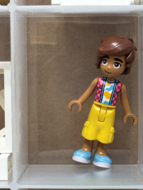 LEGO Minifigure - Friends Leo - Coral Sleeveless Shirt - No frnd0846 - QTY 1