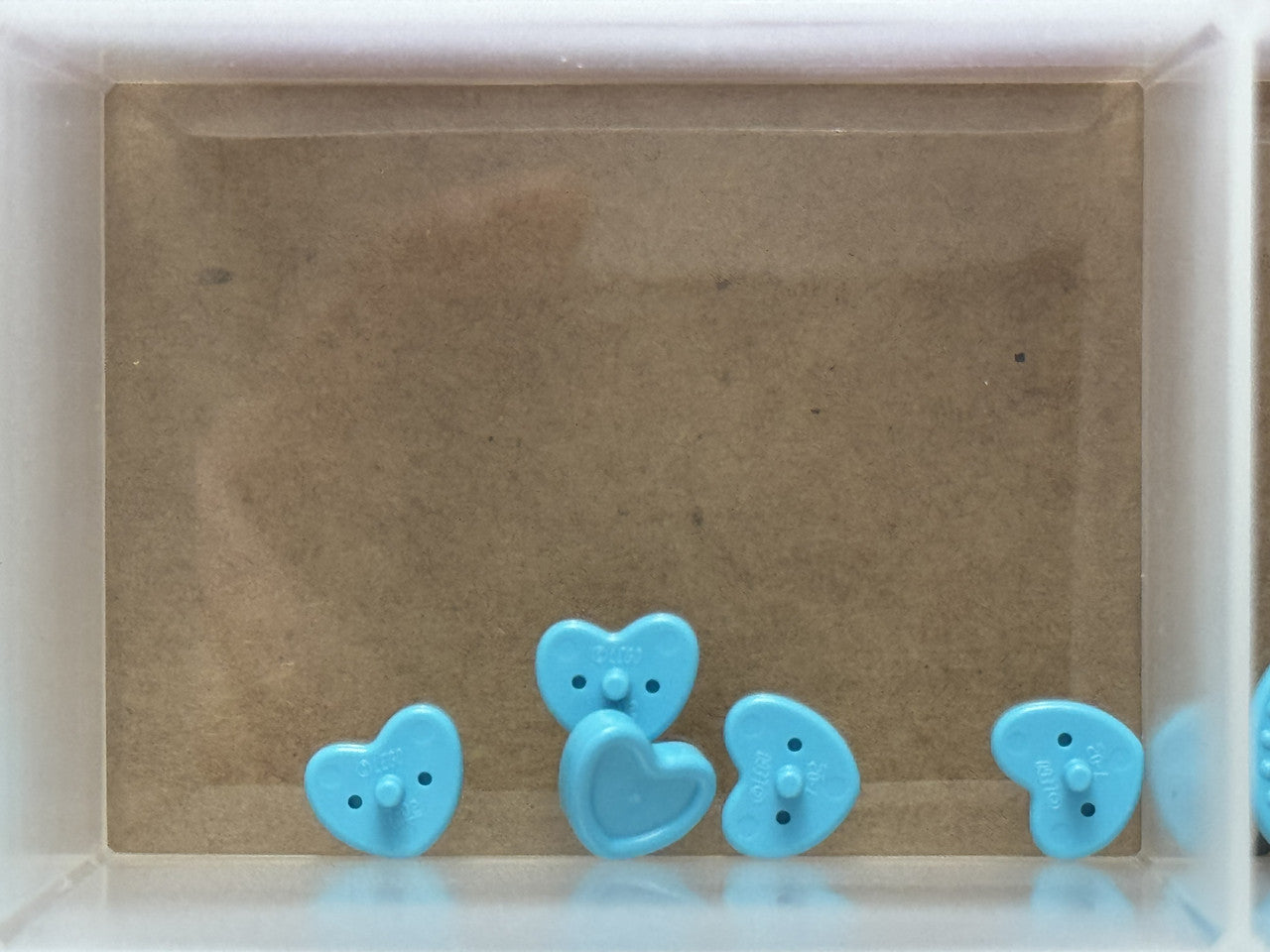 LEGO Parts - Medium Azure Minifigure Trolls Heart with Pin - No 65468g - QTY 5