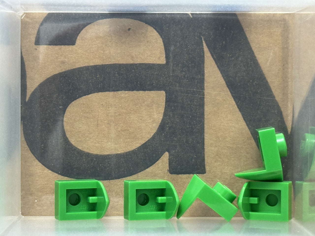 LEGO Parts - Bright Green Plate 1 x 1 with Tooth Vertical - No 15070 - QTY 5