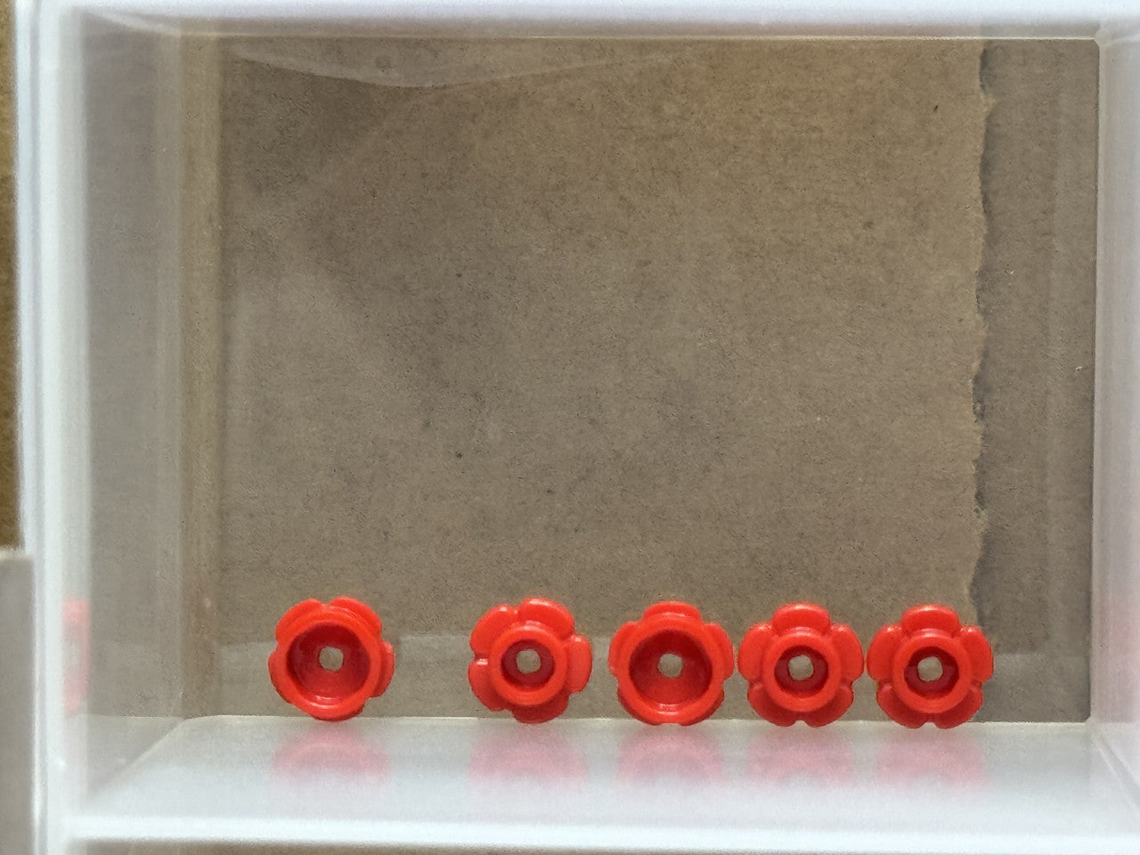 LEGO Parts - Red Plate, Round 1 x 1 Flower Edge (5 Petals) - No 24866 - QTY 5