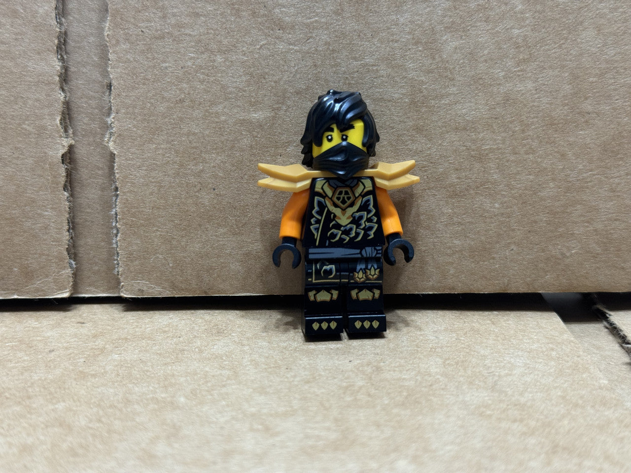 LEGO Minifigure - Ninjago - Cole - Dragons Rising - No njo1038 - QTY 1
