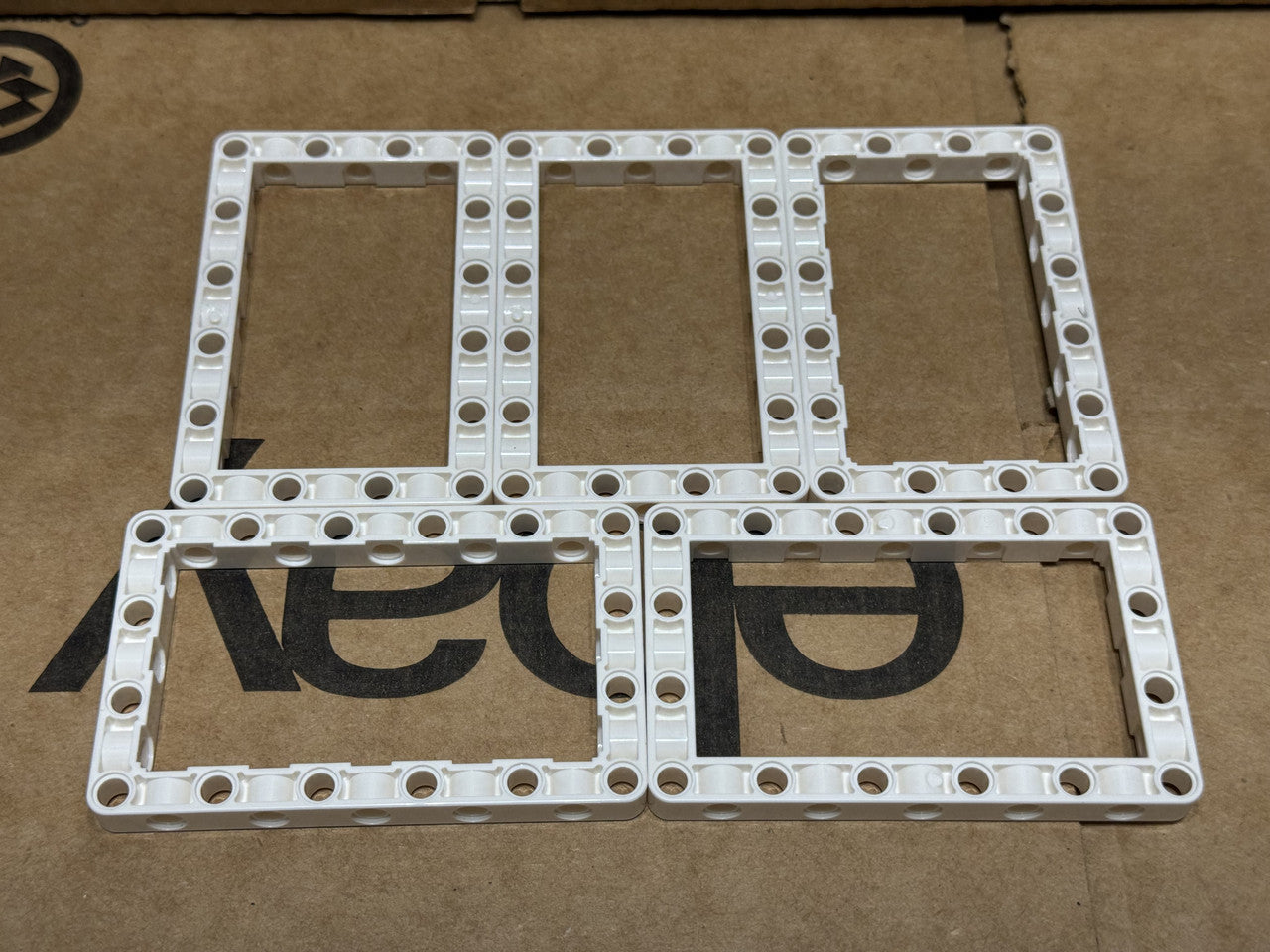 LEGO Parts - White Technic, Liftarm Frame Thick 7 x 11 - No 39794 - QTY 5