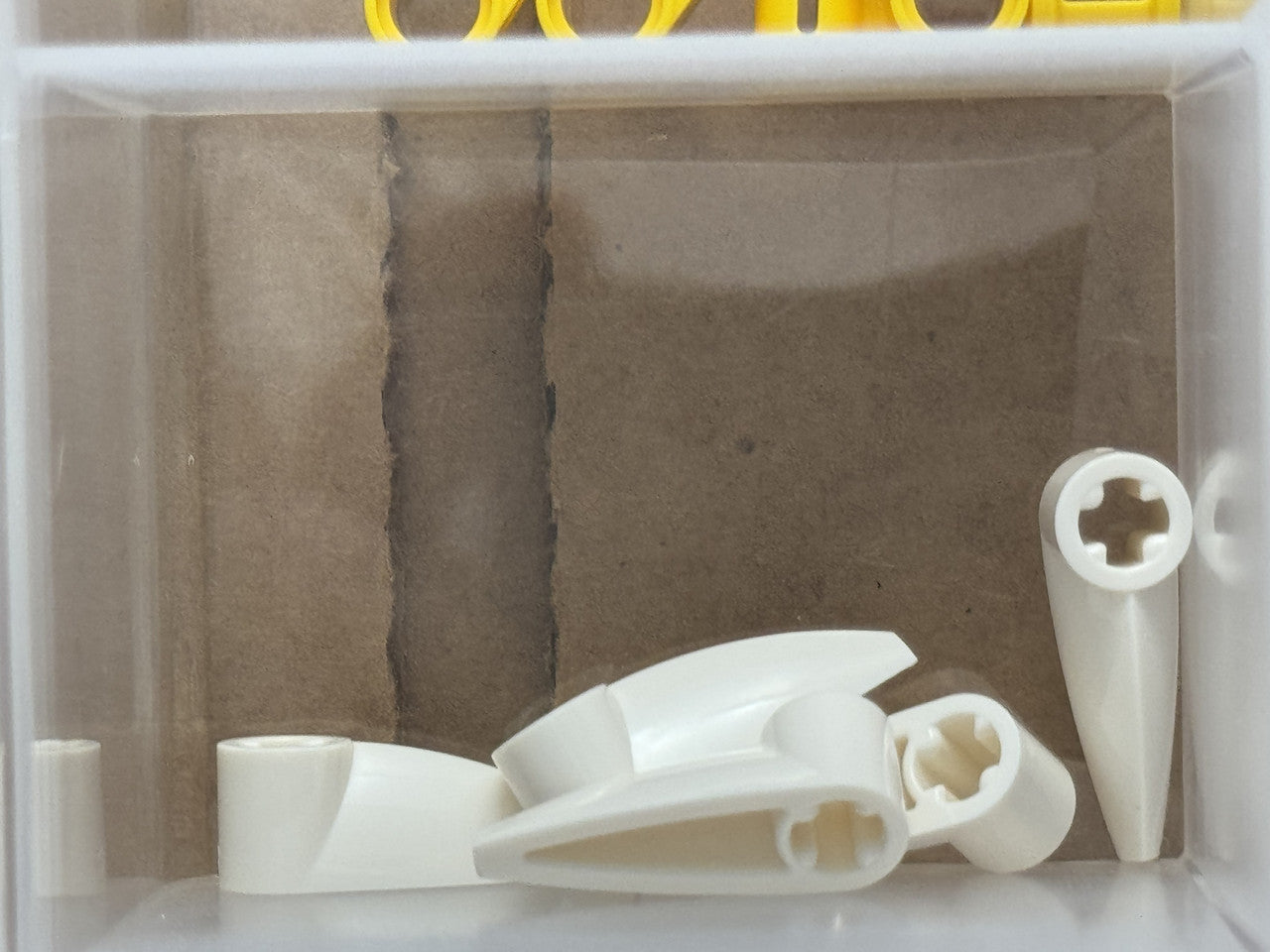 LEGO Parts - White Bionicle 1 x 3 Tooth with Axle Hole - No x346 - QTY 5