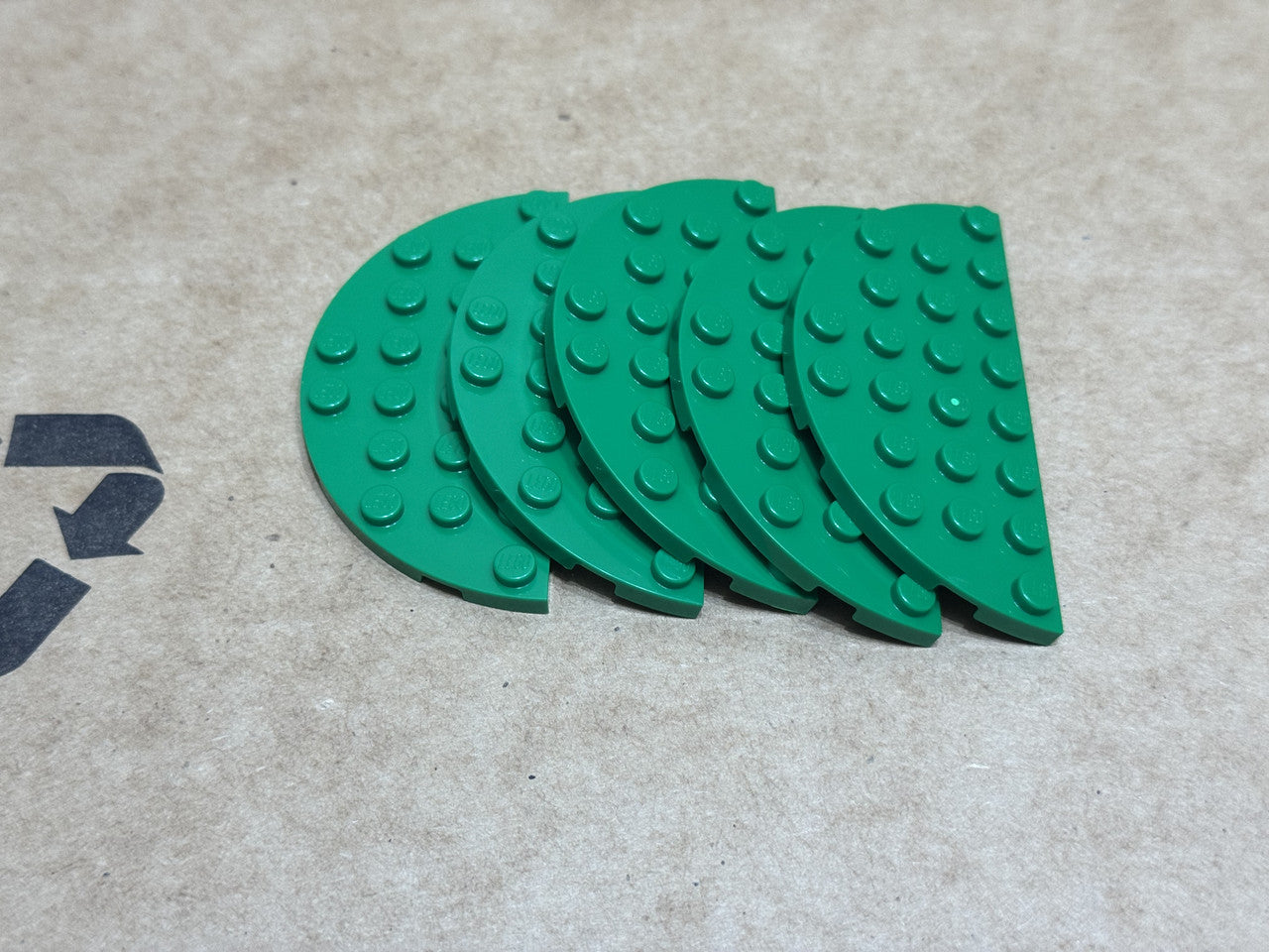 LEGO Parts - Green Plate, Round Half 4 x 8 - No 22888 - QTY 5