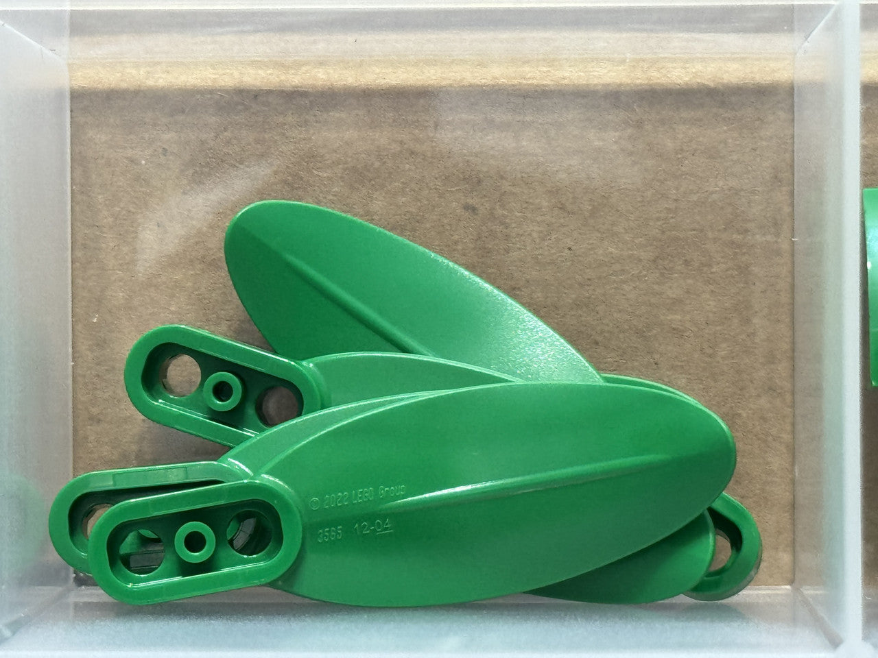 LEGO Parts - Green Plant Plate, Round 1 x 2 with Rounded Leaf - No 3565 - QTY 5