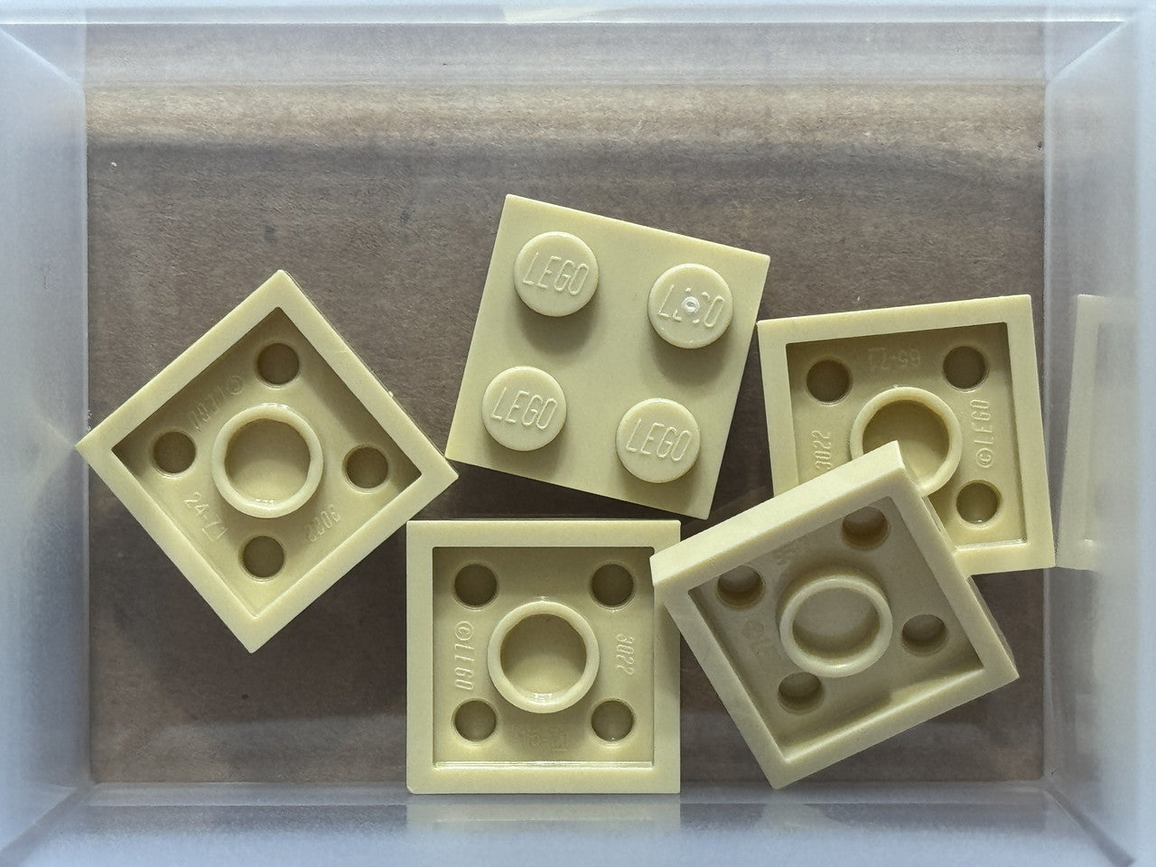 LEGO Parts - Tan Plate 2 x 2 - No 3022 - QTY 5