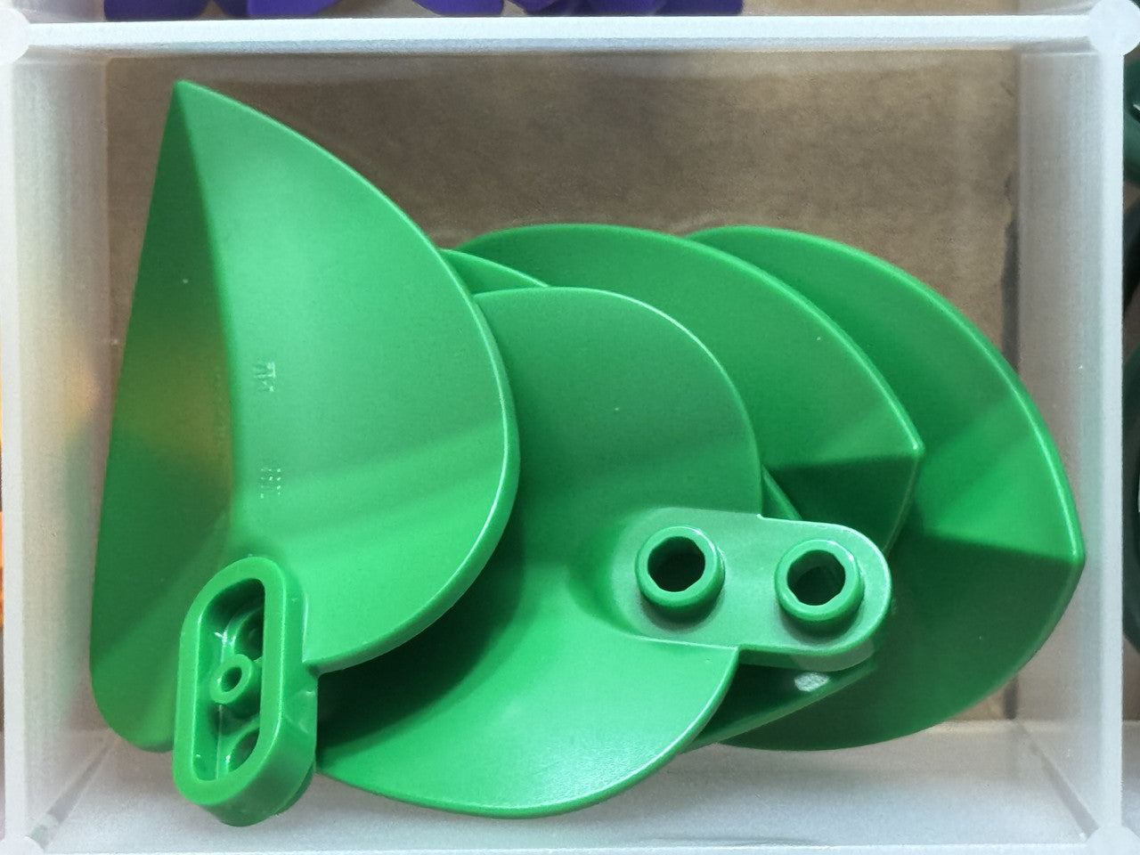 LEGO Parts - Green Plant Plate, Round 1 x 2 with Pointed Leaf - No 7096 - QTY 5