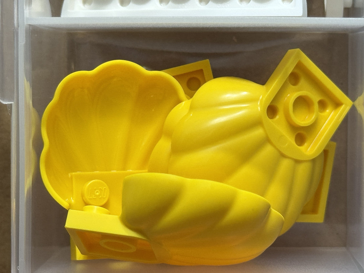 LEGO Parts - Yellow Clam / Scallop Shell with 4 Studs - No 18970 - QTY 5