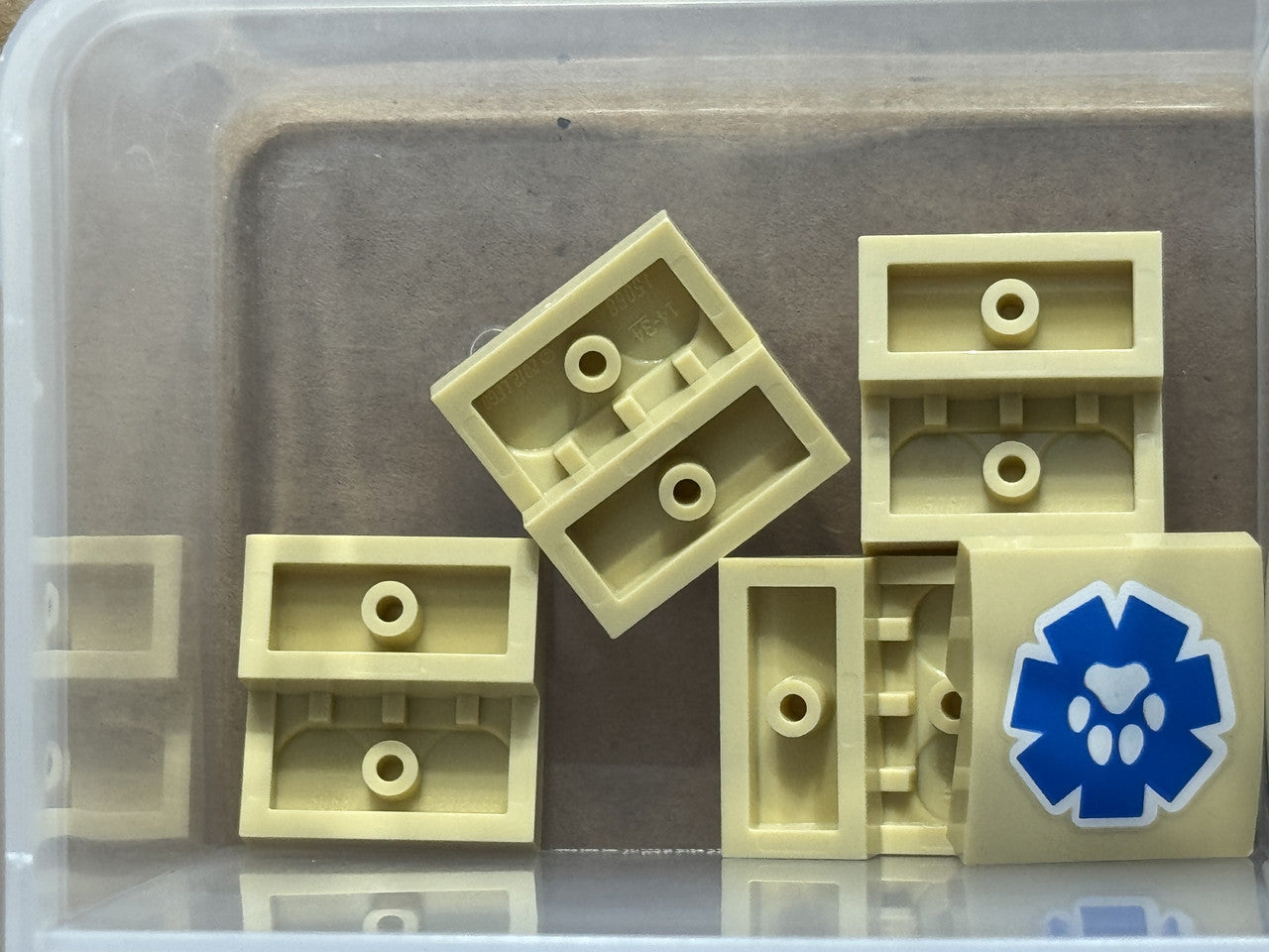 LEGO Parts - Tan Slope, Curved 2 x 2 White Paw - No 15068pb362 - QTY 5