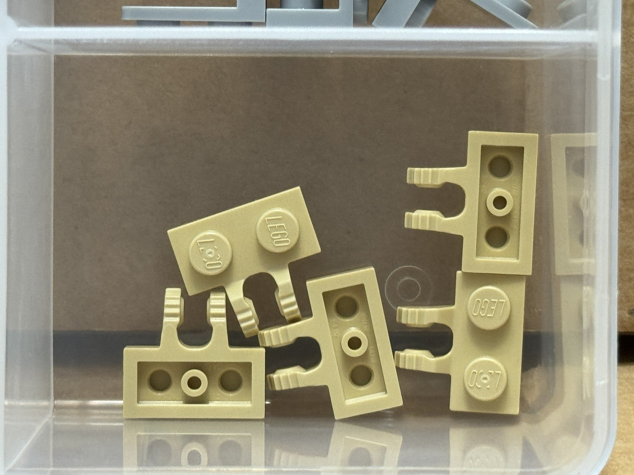 LEGO Parts - Tan Hinge Plate 1 x 2 Locking 2 Fingers on Side - No 60471 - QTY 5