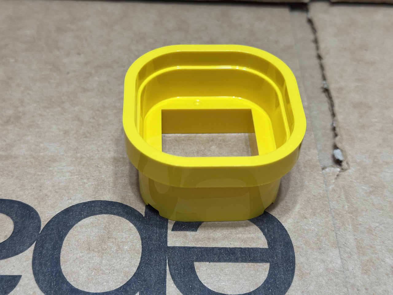 LEGO Parts - Yellow Cylinder Warp Pipe 6 x 6 x 3 1/3 - No 66787 - QTY 1