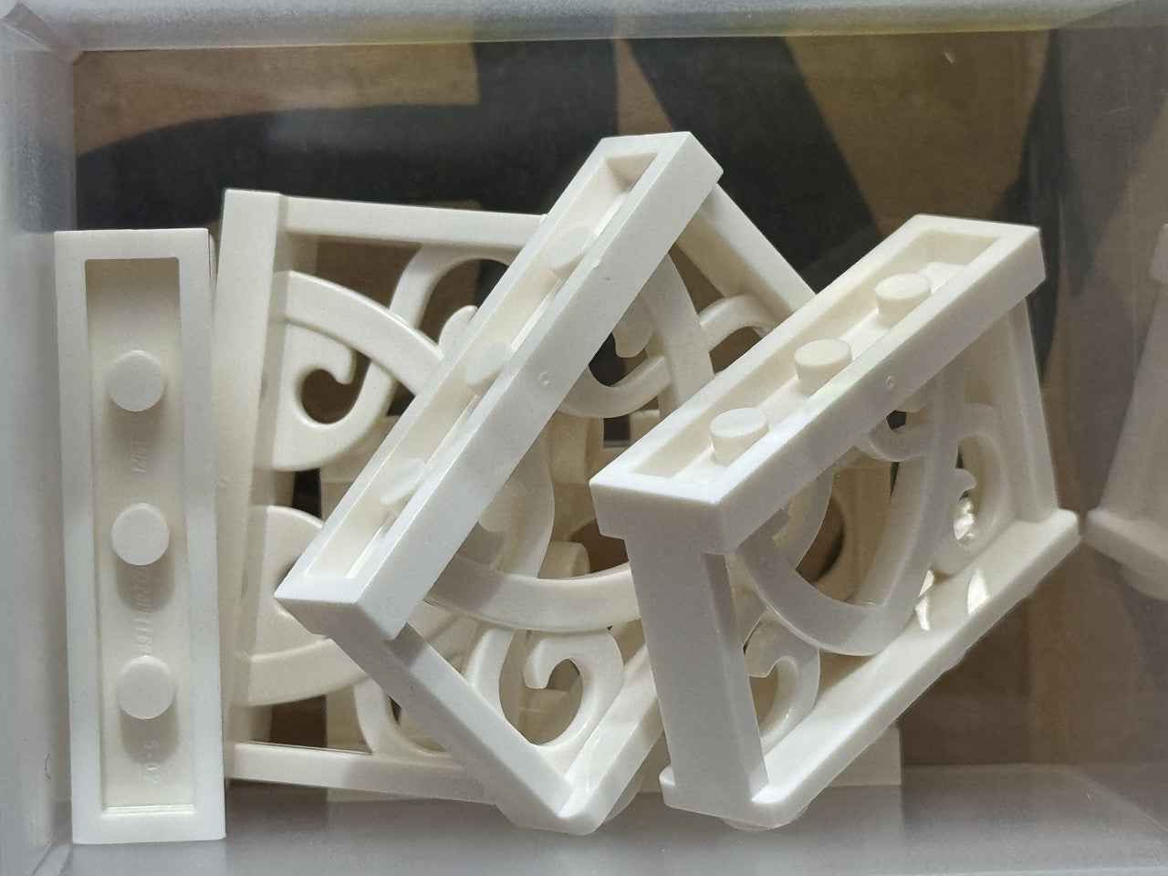 LEGO Parts - White Fence 1 x 4 x 2 Ornamental with 4 Studs - No 19121 - QTY 5