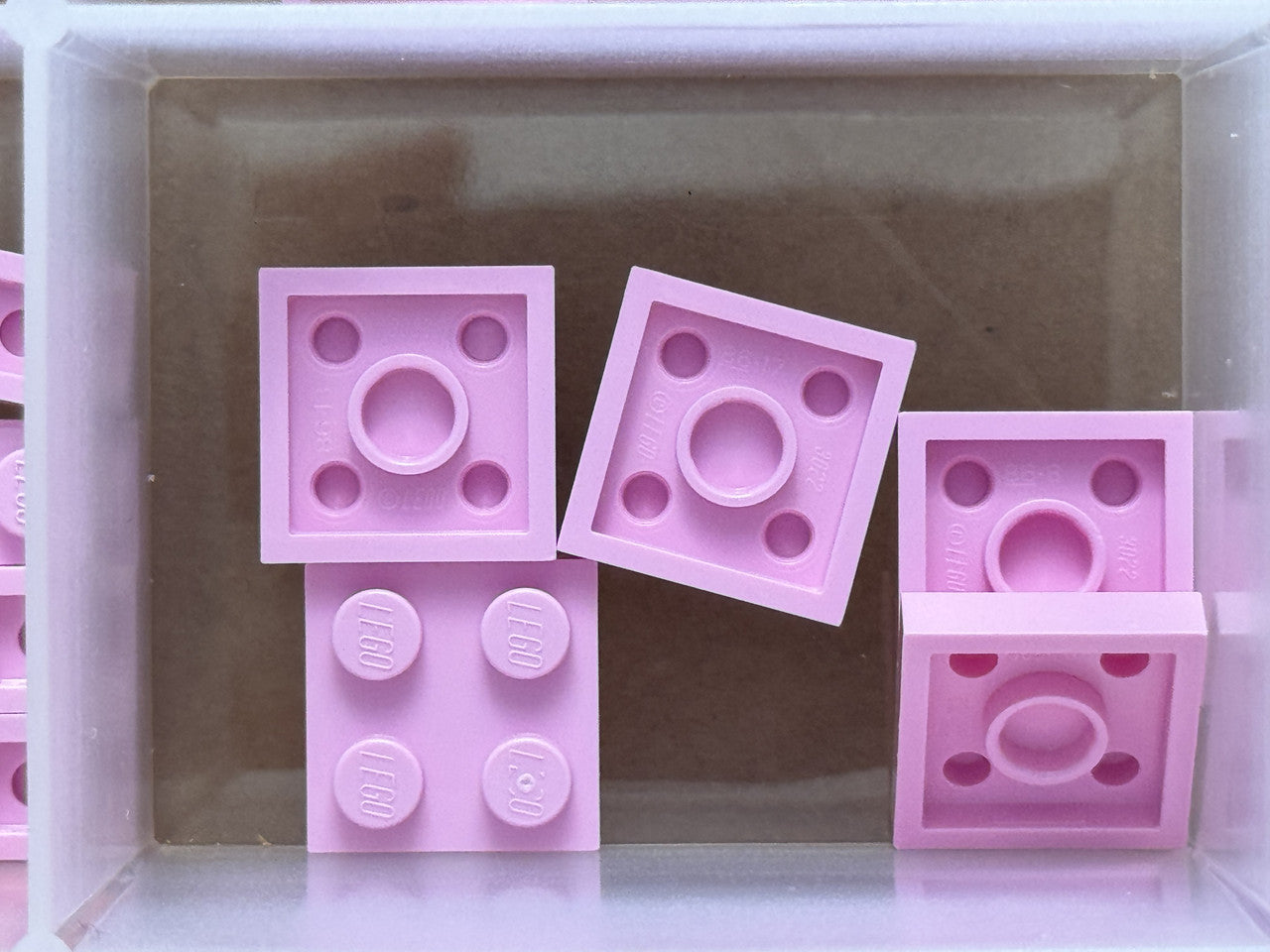 LEGO Parts - Bright Pink Plate 2 x 2 - No 3022 - QTY 5