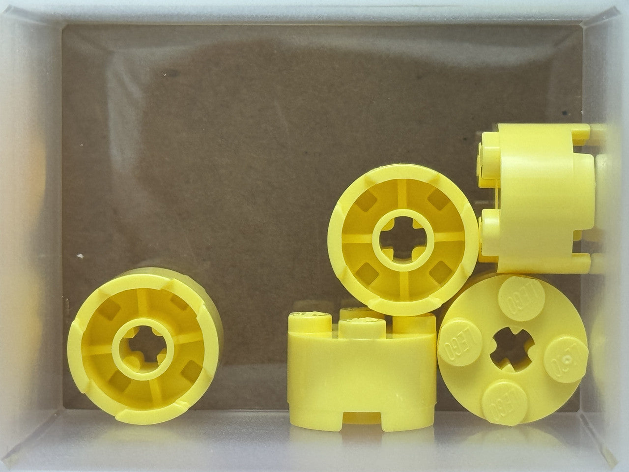 LEGO Parts - Bright Light Yellow Brick, Round 2 x 2 Axle Hole - No 3941 - QTY 5