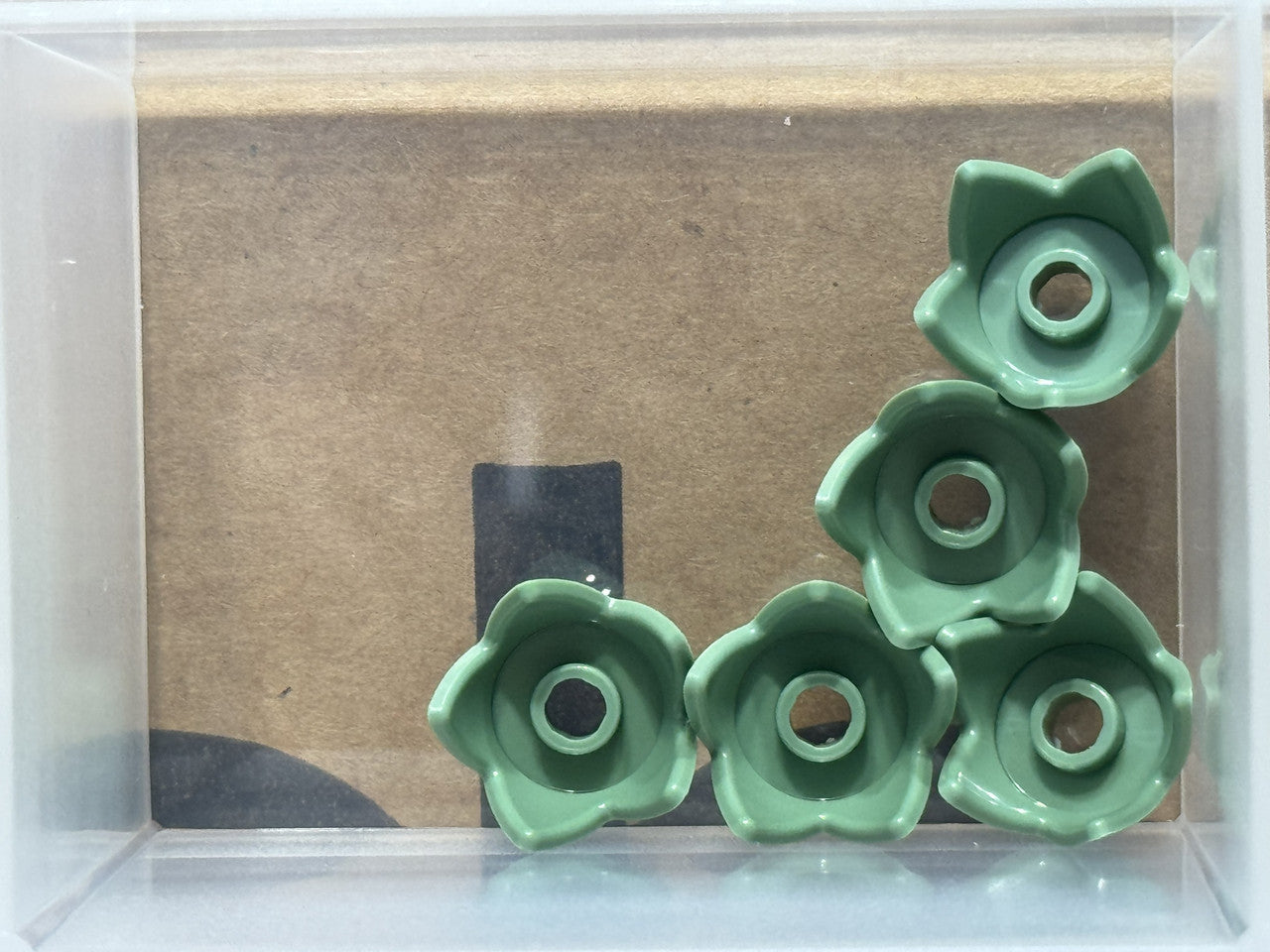 LEGO Parts - Sand Green Minifigure, Headgear Crown Eggshell - No 39262 - QTY 5