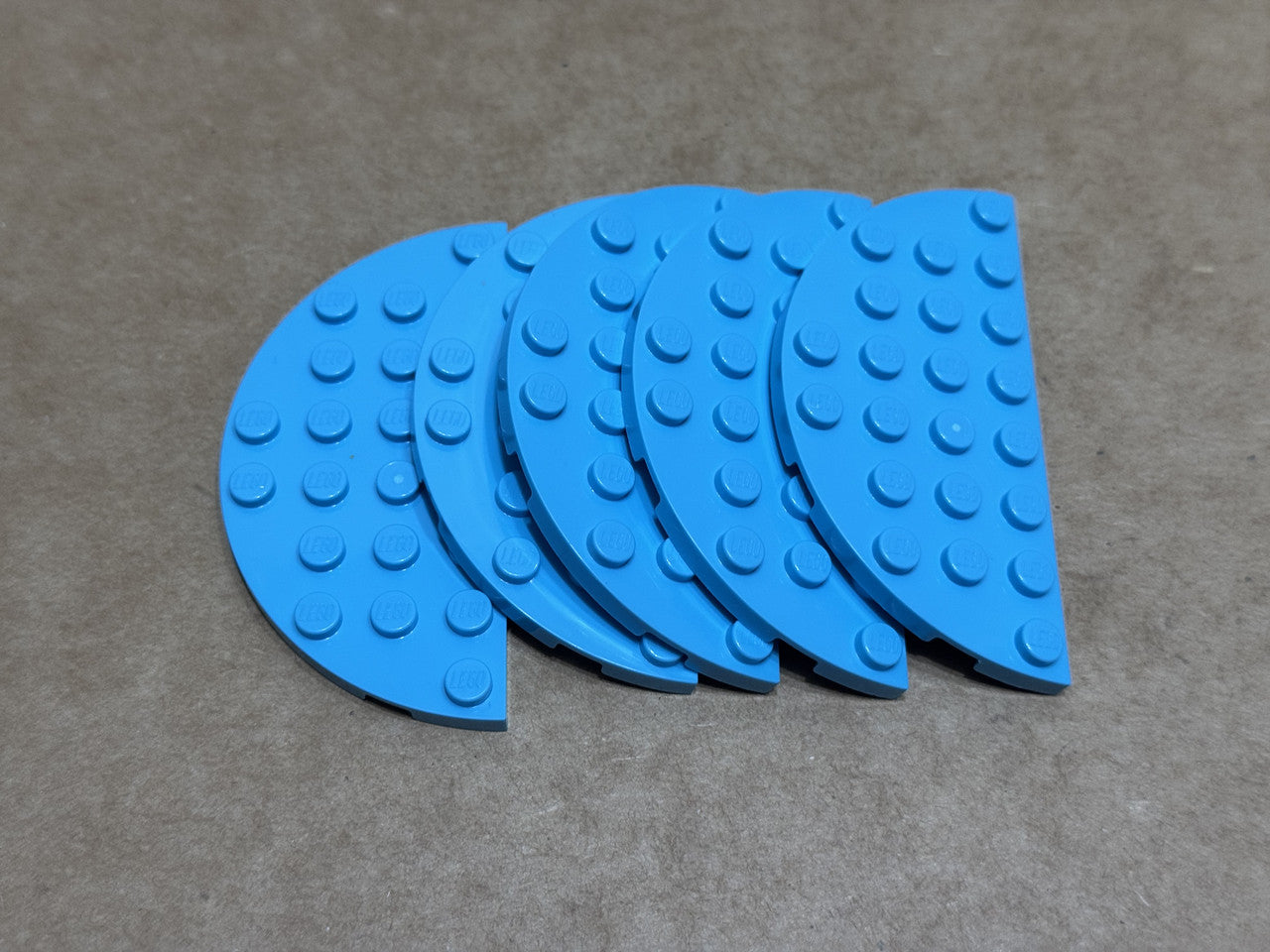 LEGO Parts - Medium Azure Plate, Round Half 4 x 8 - No 22888 - QTY 5