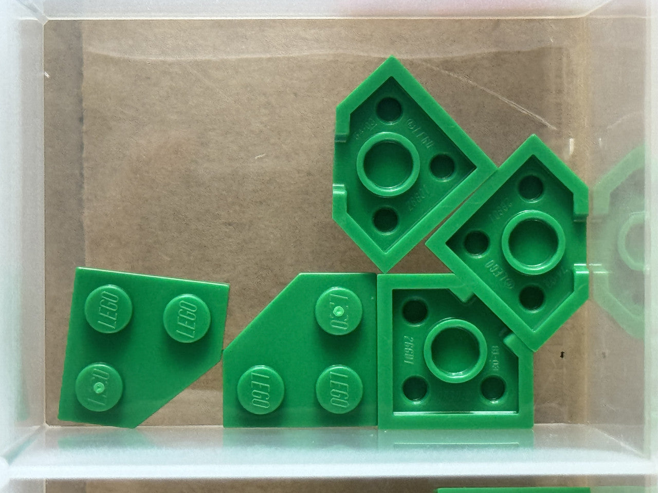 LEGO Parts - Green Wedge, Plate 2 x 2 Cut Corner - No 26601 - QTY 5