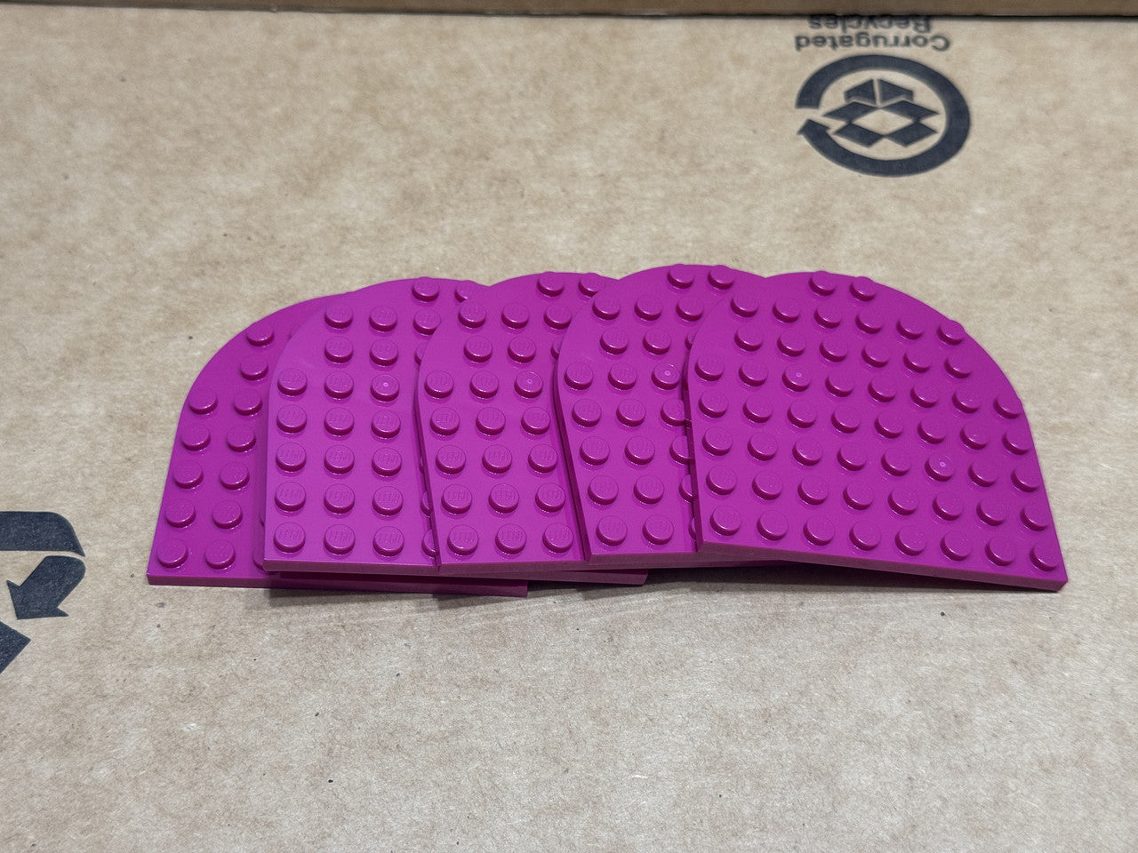 LEGO Parts - Magenta Plate, Round 8 x 8 Rounded End - No 41948 - QTY 5