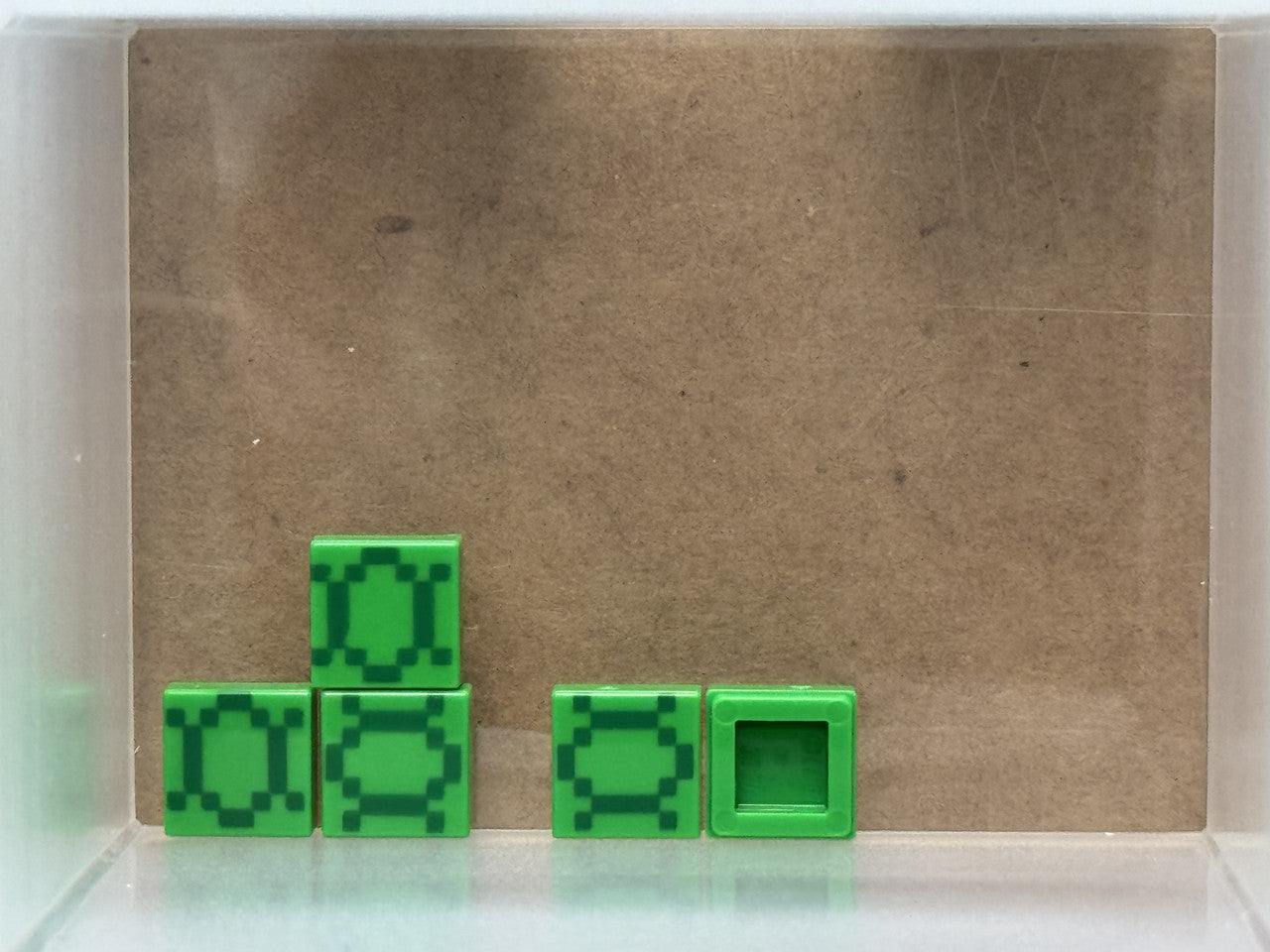 LEGO Parts - Bright Green Tile 1 x 1 Green Squares - No 3070pb374 - QTY 5