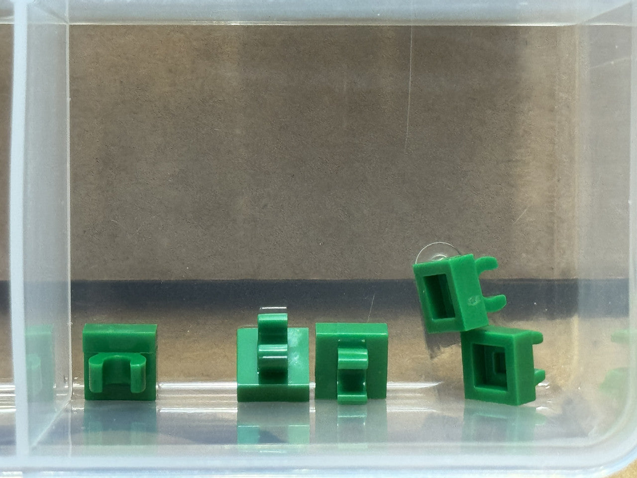 LEGO Parts - Green Tile, Modified 1 x 1 with Open O Clip - No 15712 - QTY 5