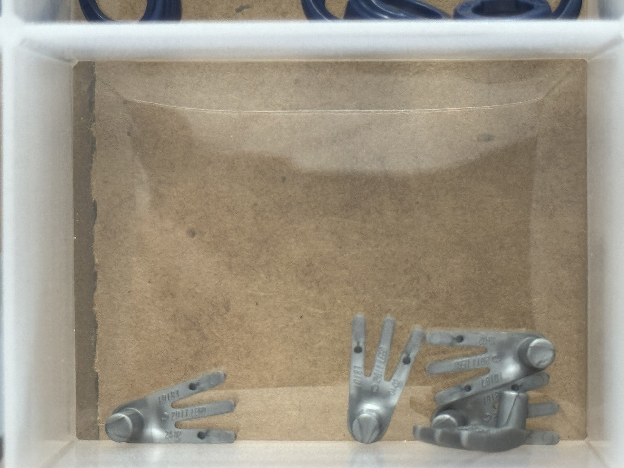 LEGO Parts - Flat Silver Minifigure Weapon Bladed Claw Spread - No 10187 - QTY 5