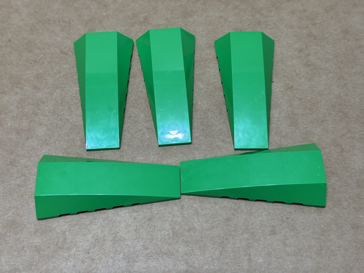 LEGO Parts - Bright Green Wedge 8 x 4 Triple Curved No Studs - No 5382 - QTY 5