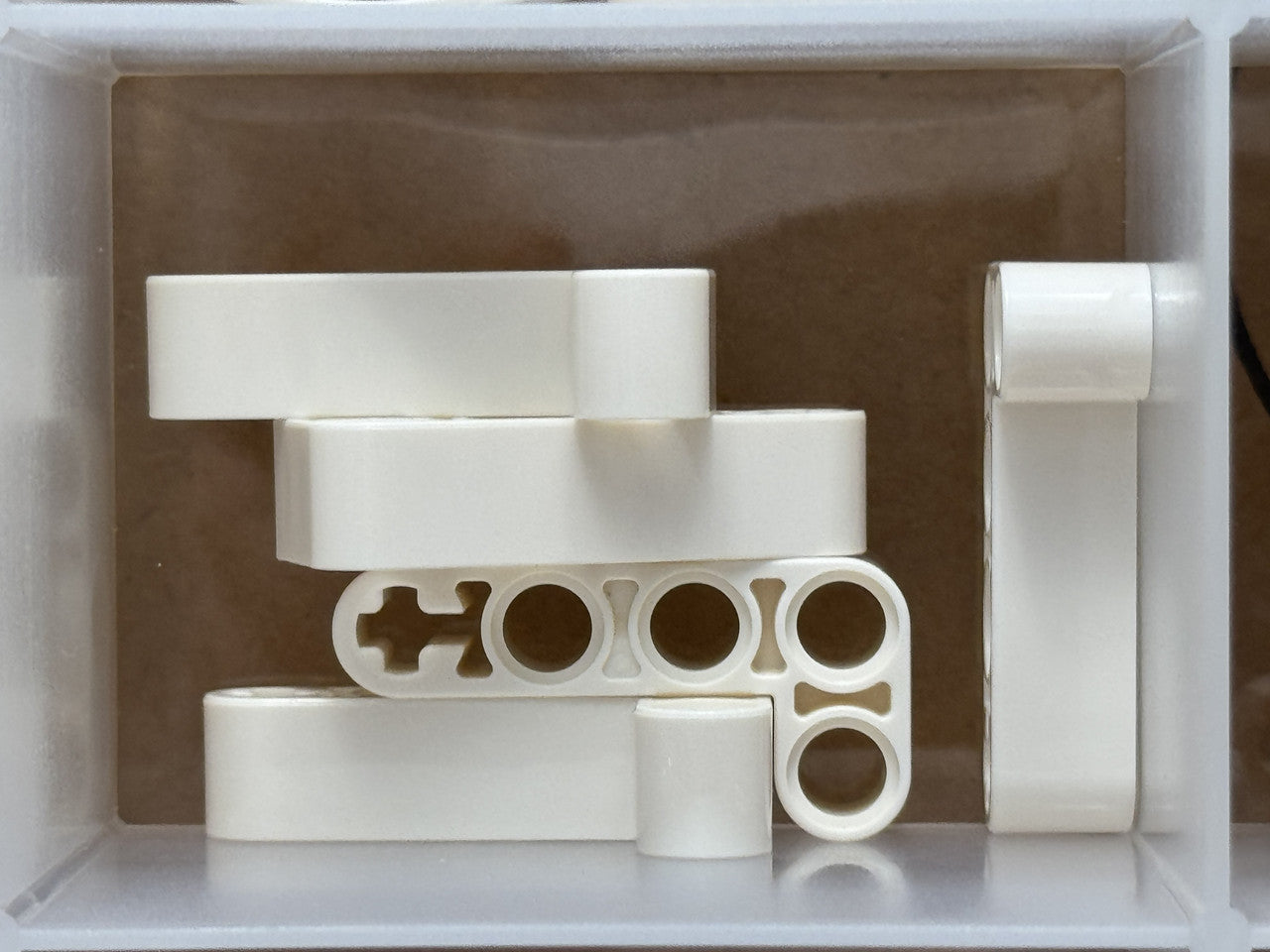 LEGO Parts - White Technic, Liftarm Bent Thick L-Shape 2 x 4 - No 32140 - QTY 5