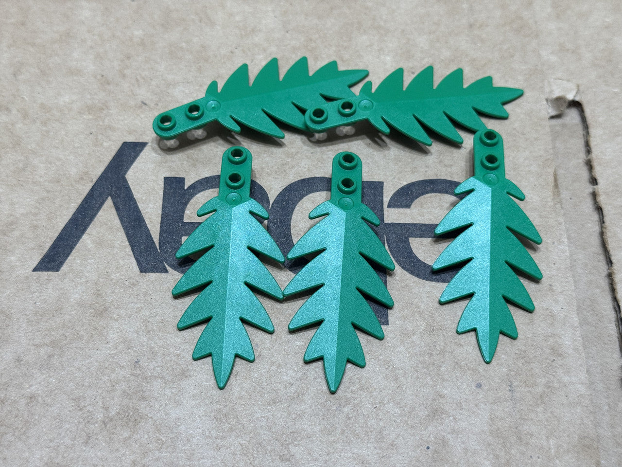 LEGO Parts - Green Plant, Tree Palm Leaf Small 8 x 3 - No 6148 - QTY 5