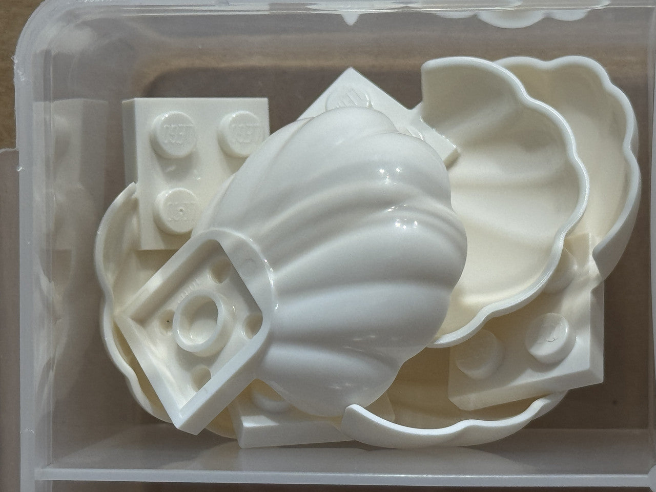 LEGO Parts - White Clam / Scallop Shell with 4 Studs - No 18970 - QTY 5