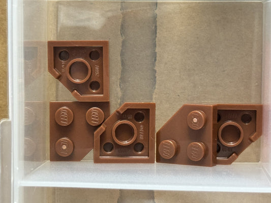 LEGO Parts - Reddish Brown Wedge, Plate 2 x 2 Cut Corner - No 26601 - QTY 5