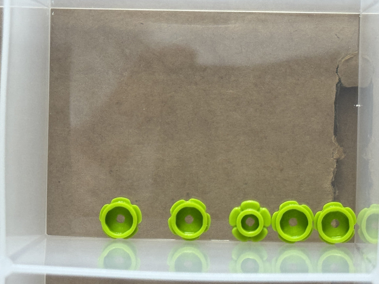 LEGO Parts - Lime Plate, Round 1 x 1 Flower Edge (5 Petals) - No 24866 - QTY 5