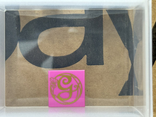 LEGO Parts - Dark Pink Tile 2 x 2 Letter G (Glinda) - No 3068pb2484 - QTY 1