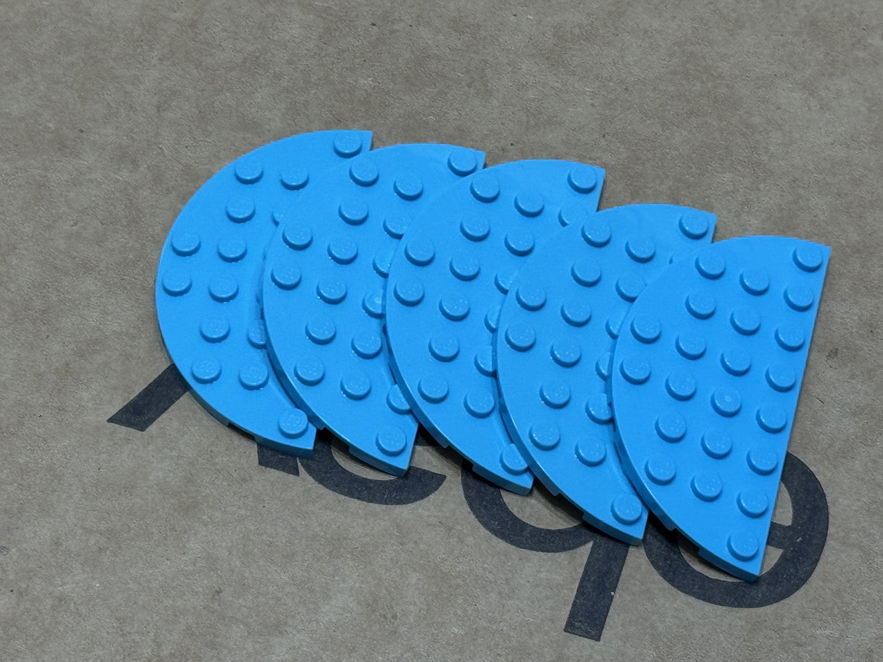 LEGO Parts - Medium Azure Plate, Round Half 4 x 8 - No 22888 - QTY 5