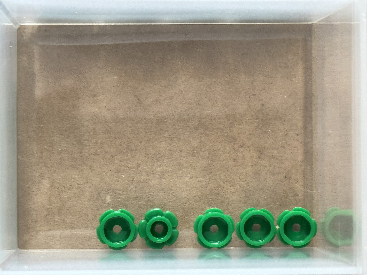 LEGO Parts - Green Plate, Round 1 x 1 Flower Edge (5 Petals) - No 24866 - QTY 5