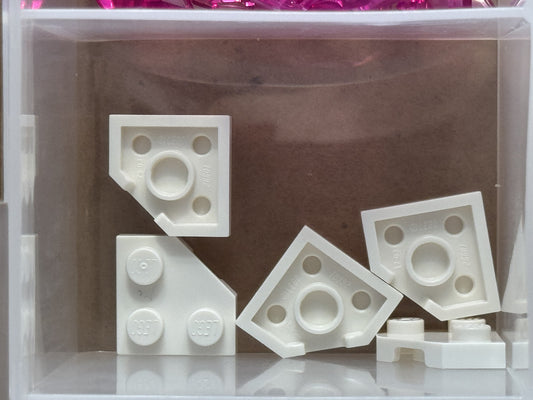 LEGO Parts - White Wedge, Plate 2 x 2 Cut Corner - No 26601 - QTY 5