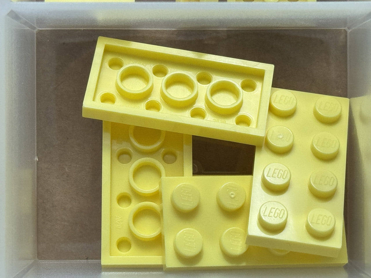 LEGO Parts - Bright Light Yellow Plate 2 x 4 - No 3020 - QTY 5