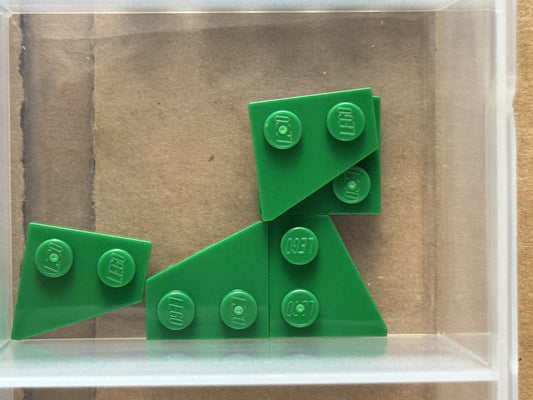 LEGO Parts - Green Wedge, Plate 2 x 2 Right - No 24307 - QTY 5