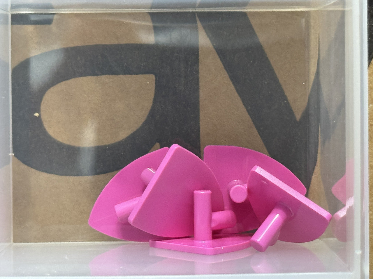LEGO Parts - Dark Pink Minifigure, Shield Triangular Short - No 3846 - QTY 5