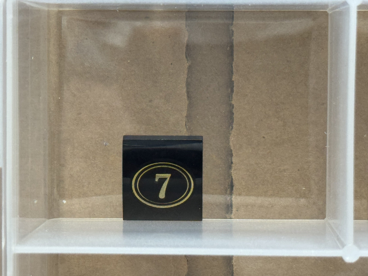 LEGO Parts - Black Slope, Curved 2 x 2 Gold Number 7 - No 15068pb425 - QTY 1