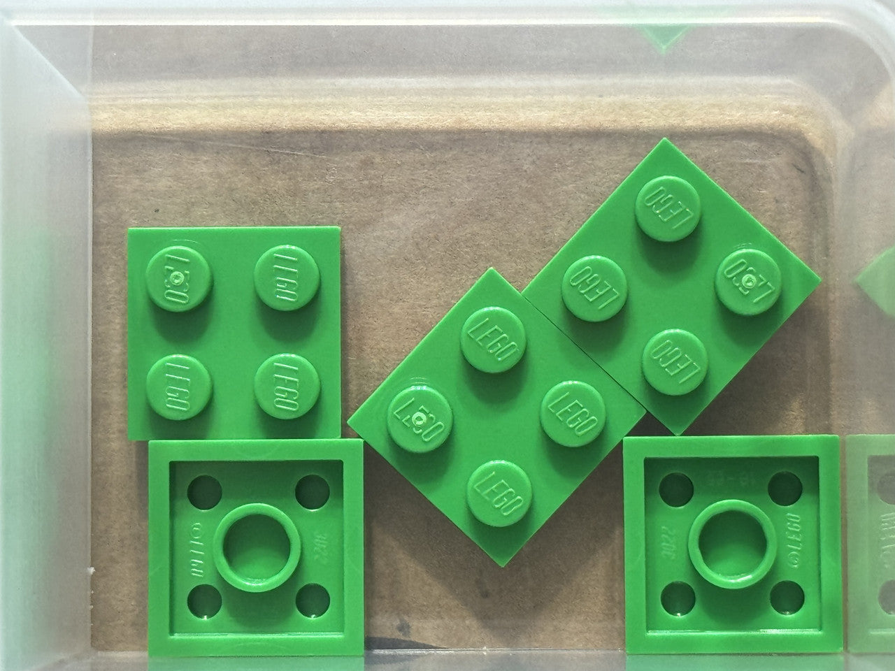 LEGO Parts - Bright Green Plate 2 x 2 - No 3022 - QTY 5