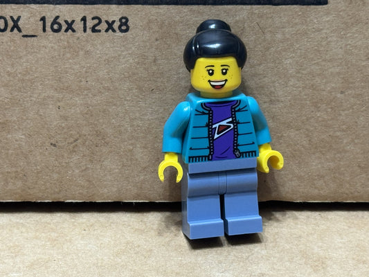 LEGO Minifigure - Holiday / Event - Woman - Turquoise Jacket - No hol353 - QTY 1