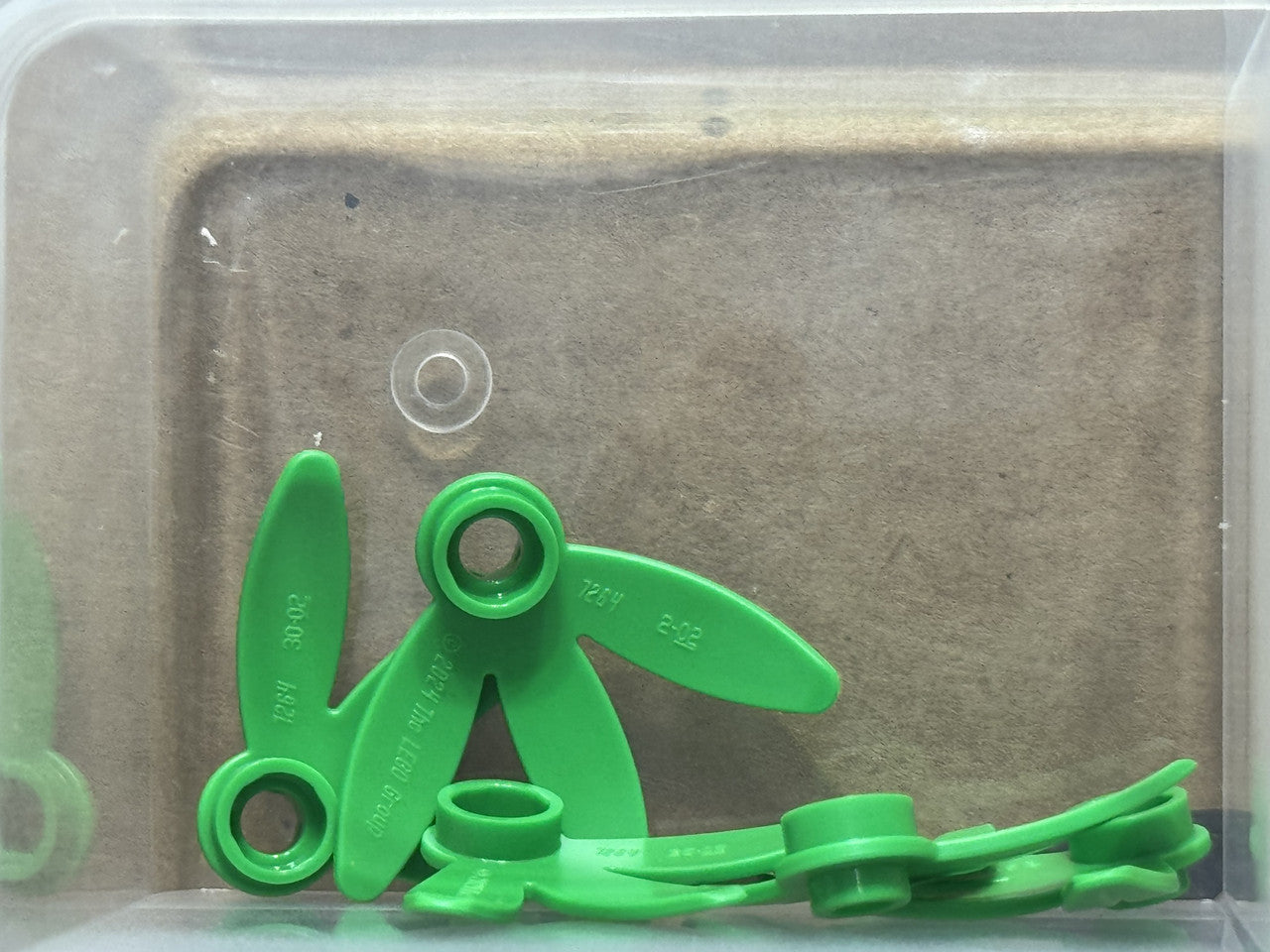 LEGO Parts - Bright Green Plant Plate Round 1 x 1 Thin Leaves - No 7264 - QTY 5