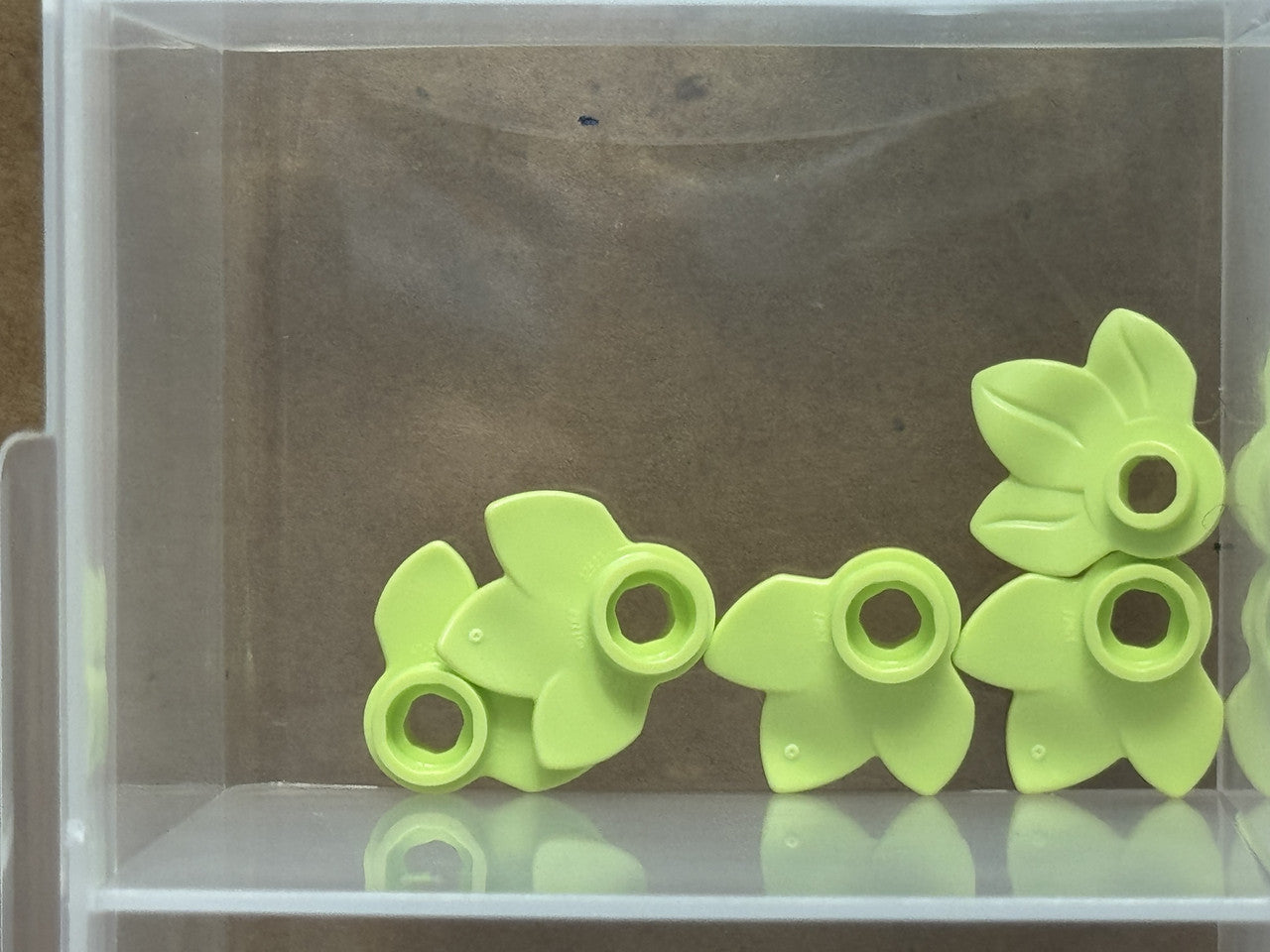 LEGO Parts - Yellowish Green Plant Plate Round 1 x 1 3 Leaves - No 32607 - QTY 5